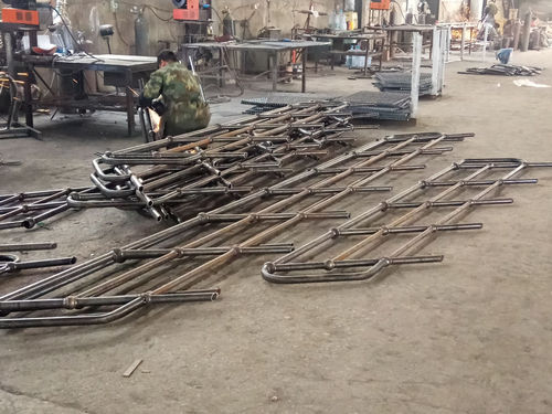 上海锅炉厂斜梯栏杆正在加工中