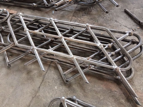 上海锅炉厂斜梯栏杆正在加工中